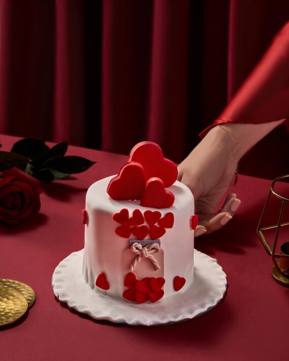 Love story cake